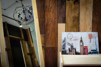 Baker Street Design Inn Тайнан Екстериор снимка