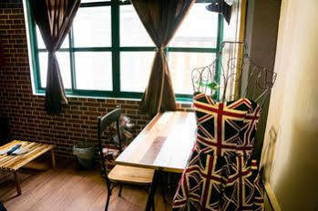 Baker Street Design Inn Тайнан Екстериор снимка