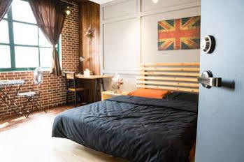 Baker Street Design Inn Тайнан Екстериор снимка