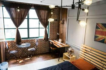 Baker Street Design Inn Тайнан Екстериор снимка