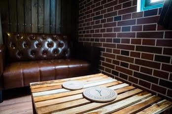 Baker Street Design Inn Тайнан Екстериор снимка