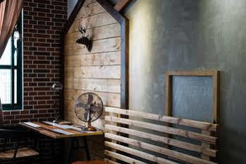 Baker Street Design Inn Тайнан Екстериор снимка