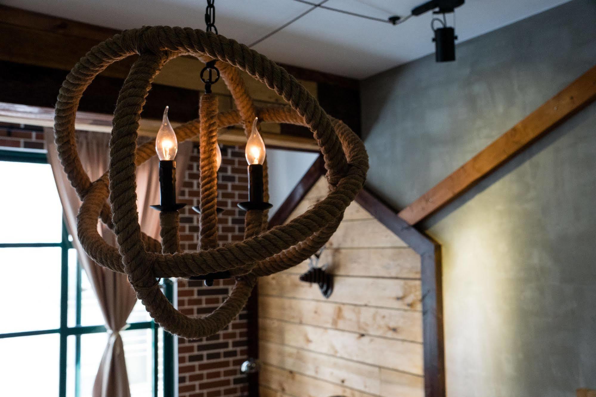 Baker Street Design Inn Тайнан Екстериор снимка